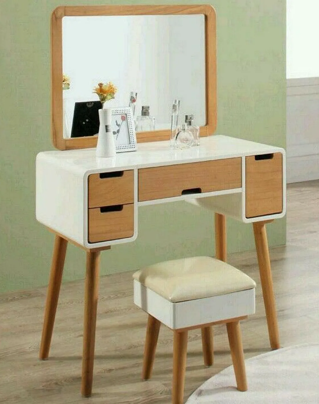 Martina slayers Dressing table
