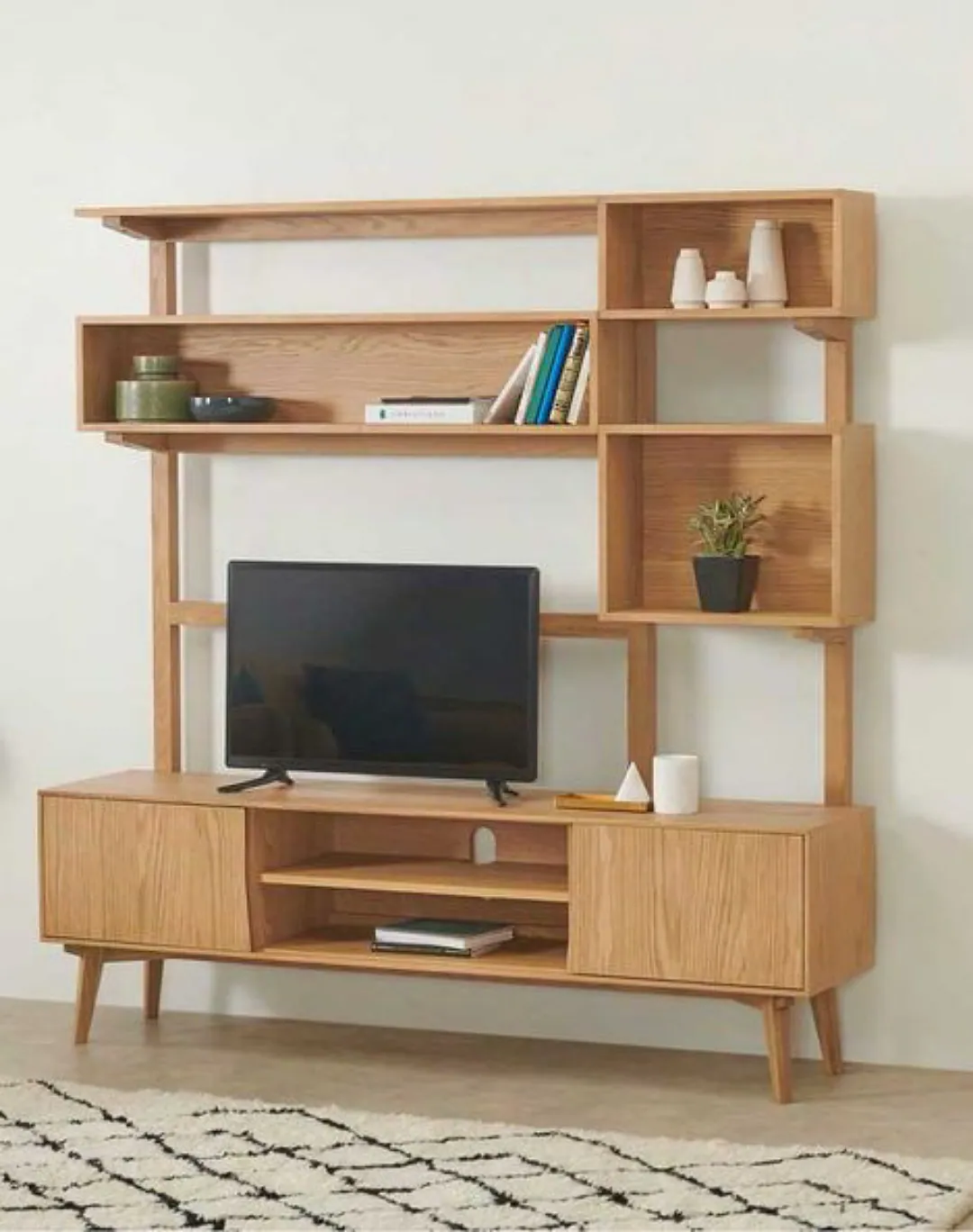 Mirias wooden wall unit
