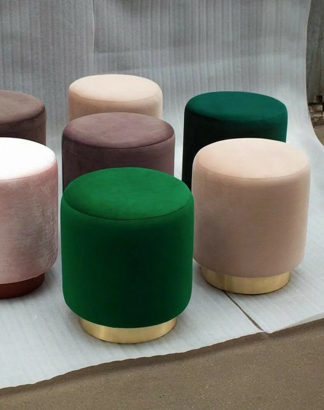 Ottomans / Foot Rests / Puffs